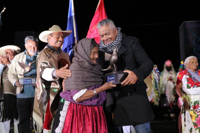 Gobierno de Michoacán galardona a participantes de K’uínchekua por preservar la cultura