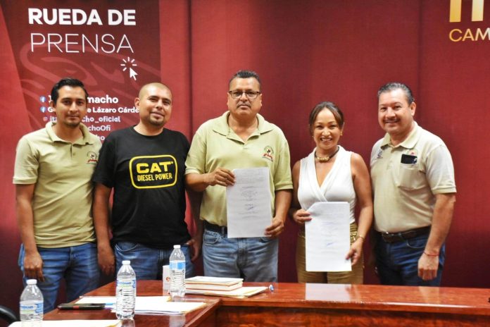 Itzé Camacho Firma Convenio con el Sindicato del H. Ayuntamiento