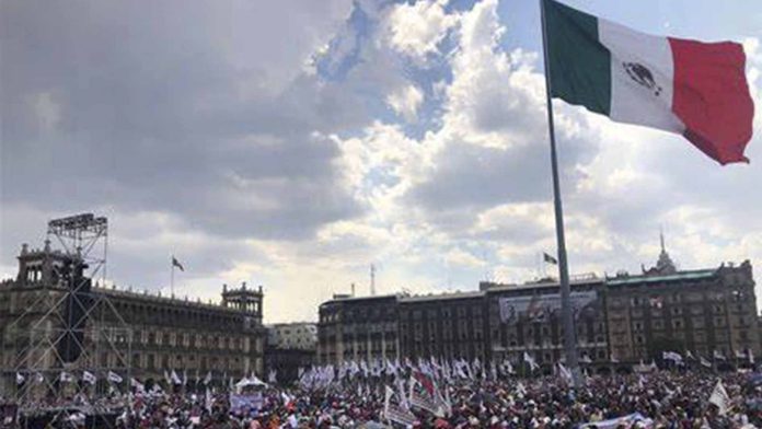 AMLO asegura que en su marcha por la Expropiación Petrolera no hubo acarreados