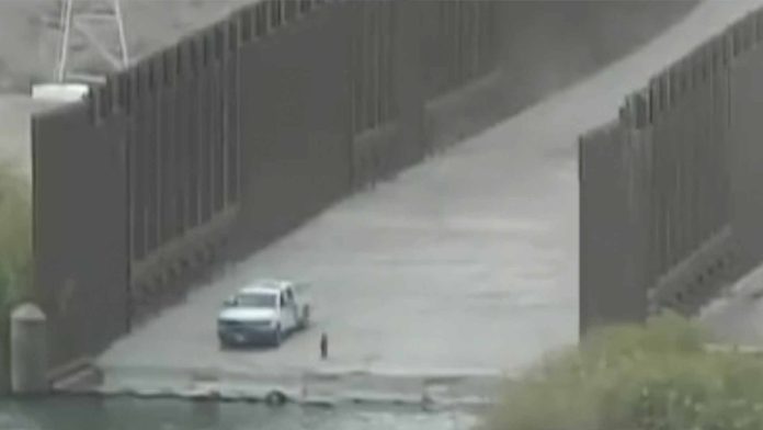 Abandonan a bebé de un año en la frontera entre México y Estados Unidos