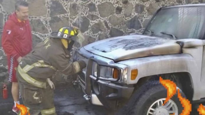 Camioneta de Alfredo Adame se incendia en plena vía pública