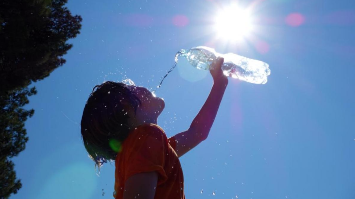 Temperaturas máximas de 35 a 40 grados centrados para 20 estados