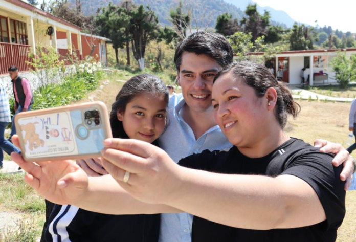 Inicia Toño Ixtláhuac infraestructura educativa en planteles de Manzanillos