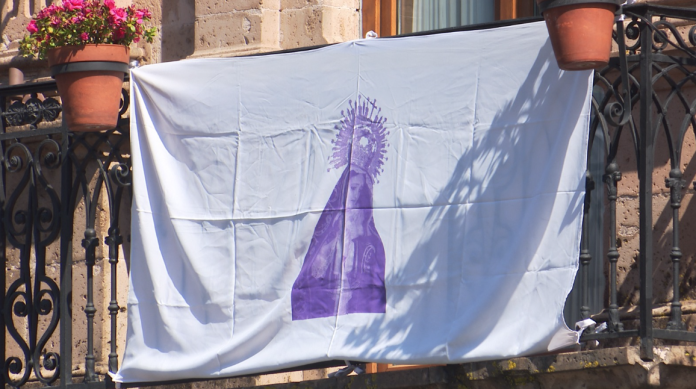 Incontables personas esperan para celebraciones de Semana Santa
