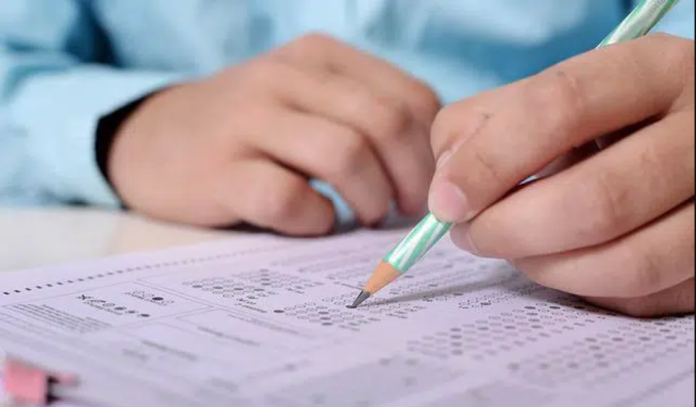 Muere de un infarto fulminante mientras presentaba un examen