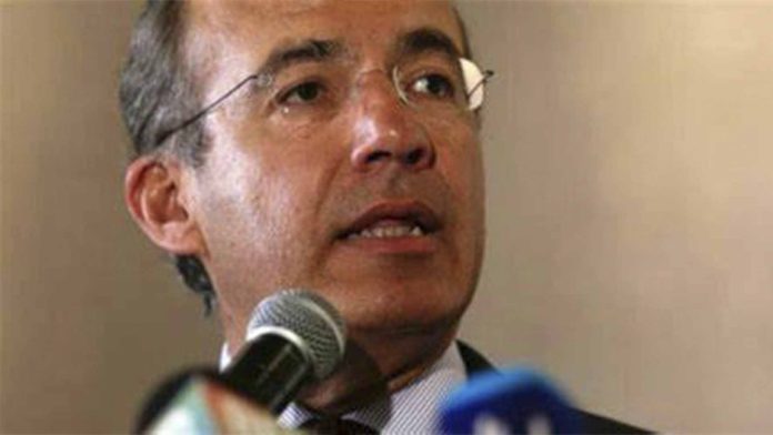 Felipe Calderón critica a AMLO: ‘Es un aspirante a dictador y ataca a periodistas’