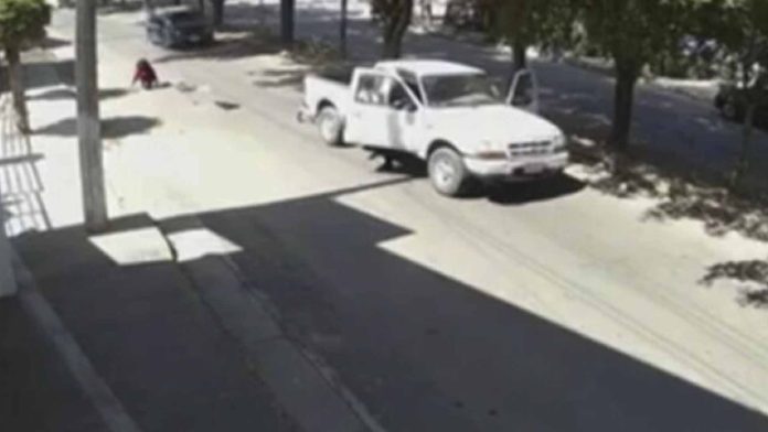 Niño de 10 años fue atropellado al intentar huir de un perro