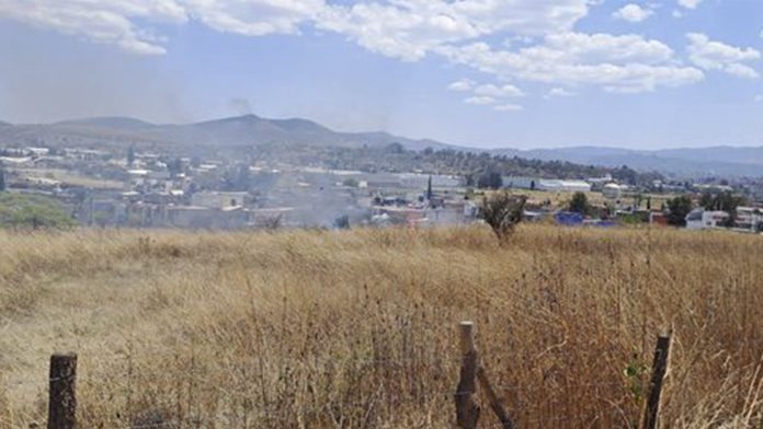 Vecinos de Erandeni denuncian quema de pasto; señalan que ‘contamina mucho’