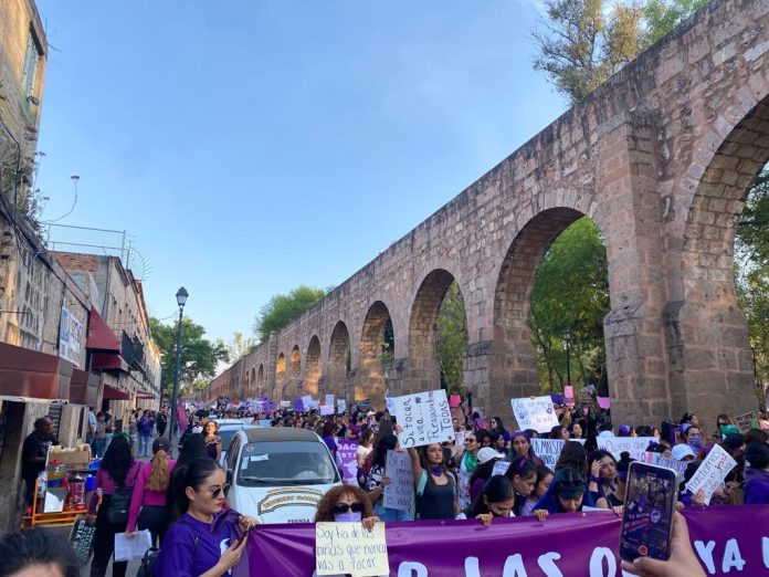 El acueducto de Morelia se viste de morado