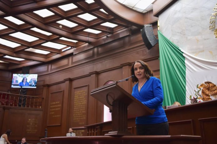 La diputada del Distrito 11 de Morelia, propuso endurecer las sanciones para quienes incumplan medidas cautelares y pongan en riesgo a las víctimas de violencia de género