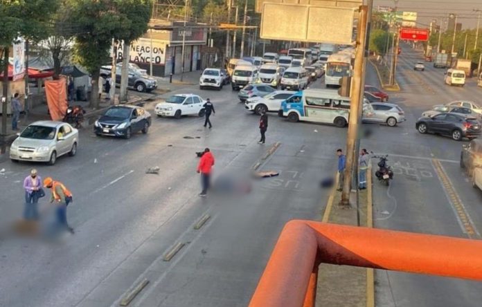 Terrible choque entre un tráiler y una combi del transporte público