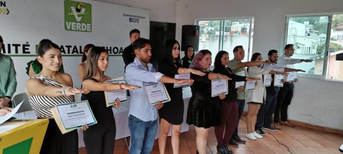 Hombres y mujeres recibieron los respectivos nombramientos como secretarias y secretarios del Partido Verde Ecologista de México