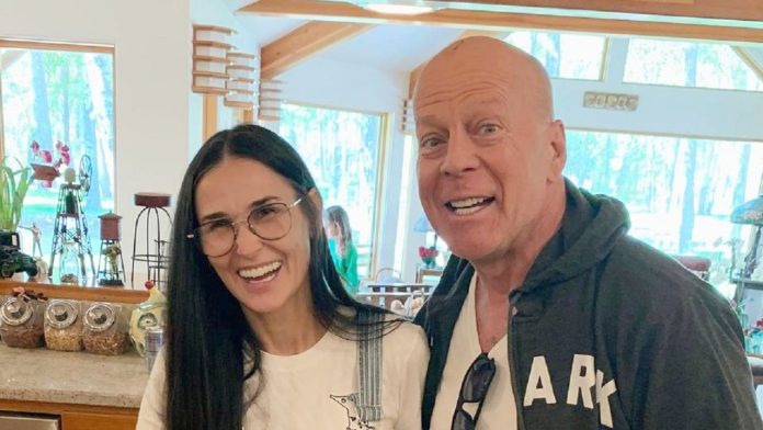 Demi Moore se muda con Bruce Willis y su esposa para cuidarlo