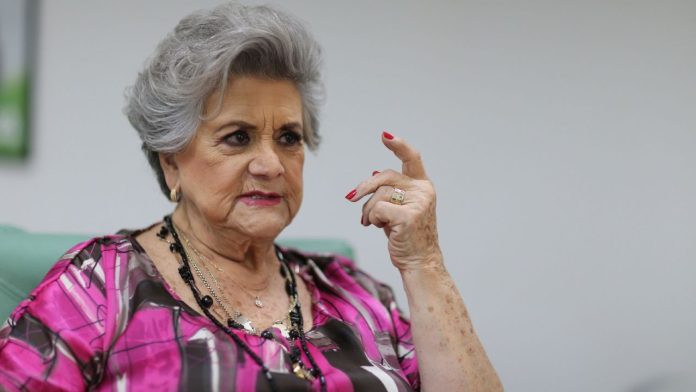 Queta Lavat es hospitalizada de emergencia