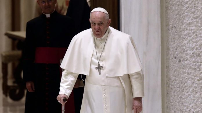El papa Francisco, ingresado en el hospital por 