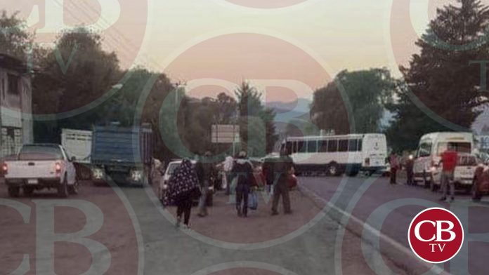 Pobladores de San Matías bloquean carretera Morelia-Hidalgo