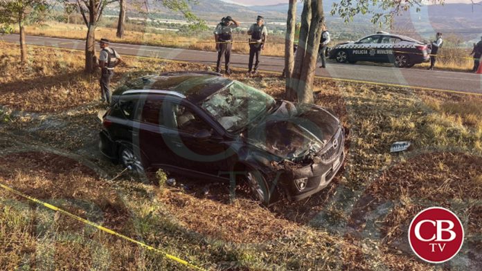 Volcadura deja fémina muerta y dos heridos en la Pátzcuaro-Morelia