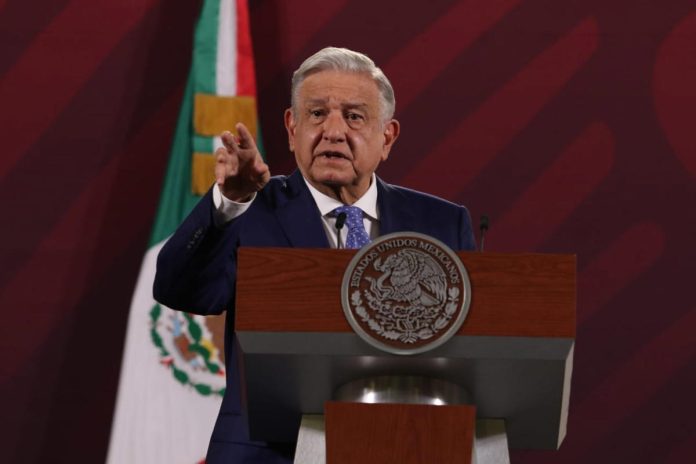 AMLO plantea a senadores de Morena que desaparezcan INAI sin titubeos