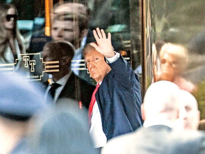 Trump llega a la Corte de Manhattan para entregarse