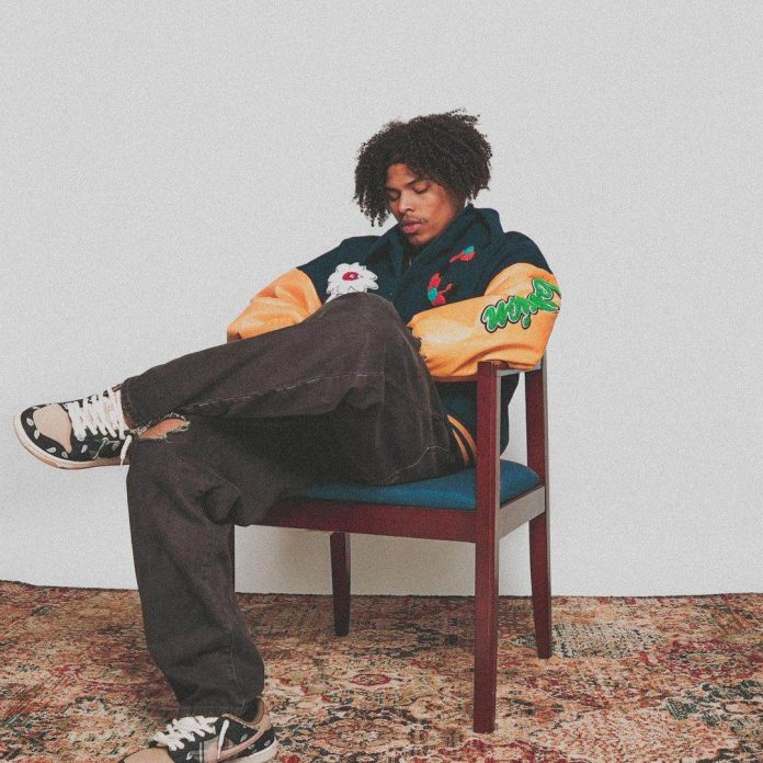Chicocurlyhead vuelve a romper barreras creativas con el lanzamiento de “NO TE DEJO EN VISTO”