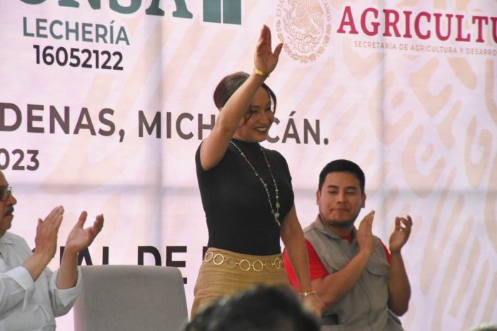 Itzé Camacho Inaugura Primera Lechería del Programa LICONSA en LC