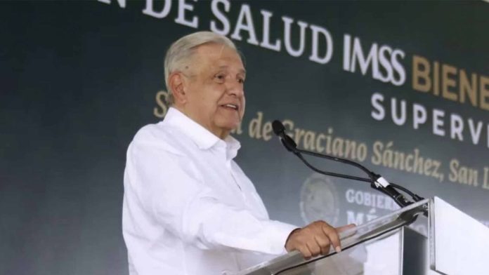 AMLO convoca a médicos jubilados a reintegrarse al servicio