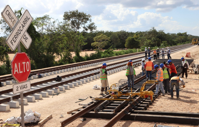 Trabajadores del Tren Maya entran en paro por contratos y maltrato de militares