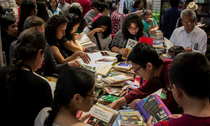 Los mexicanos: de las personas que menos leen en el mundo