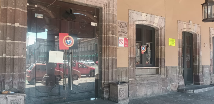Después de casi 4 años se retira plantón del Hotel Virrey de Mendoza
