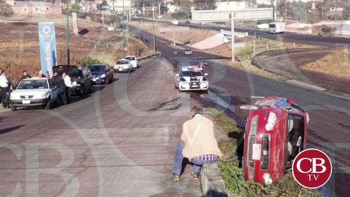 Choque-volcadura en el camino a Ciudad Salud