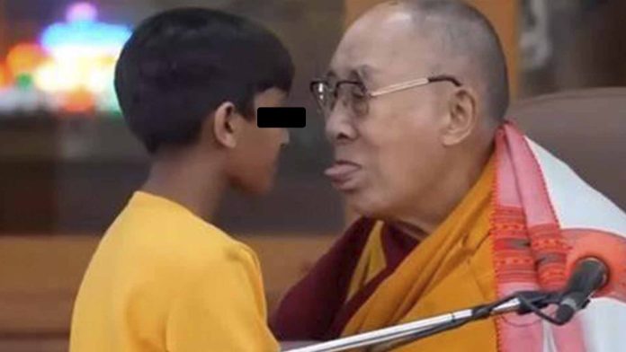 Dalái Lama se disculpa públicamente tras pedirle a un niño que ‘le chupe la lengua’