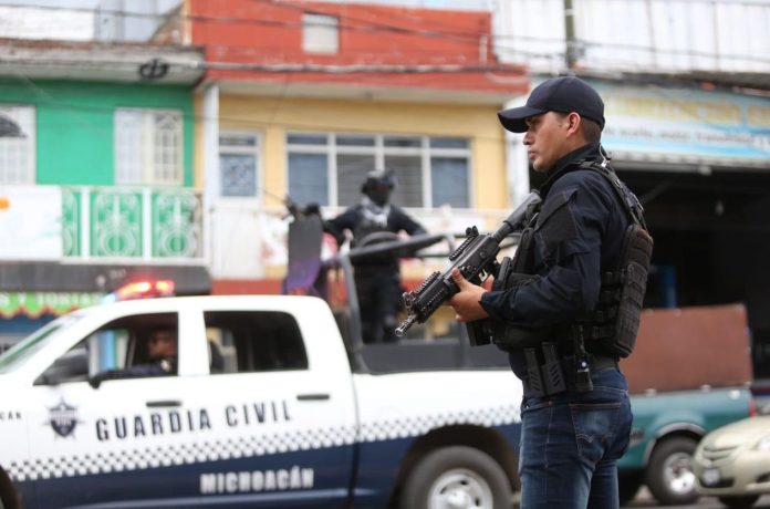 En Blindaje Zamora: SSP y Policía Municipal aseguran a dos en posesión de armas de fuego