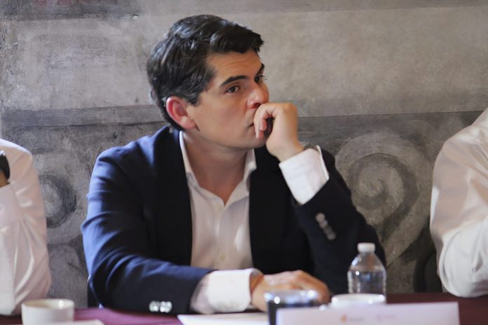 Turismo debe repuntar como eje de desarrollo: Toño Ixtláhuac