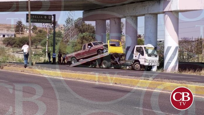 Brutal choque deja dos lesionados en la carretera a Morelia-Charo