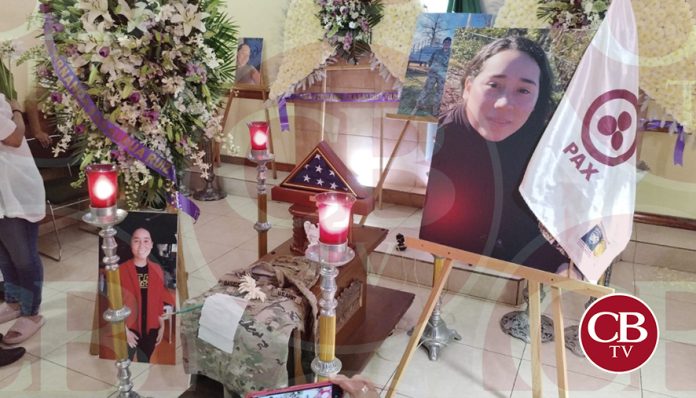 Le dan el último adios a la soldado estadounidense Ana Fernanda Basaldua en su natal Tacámbaro Tacámbaro, Mich. - Familiares, amigos y habitantes de Tacámbaro le dieron el último adiós a la soldado estadounidense Ana Fernanda Basaldúa en su tierra qué la vio nacer.
