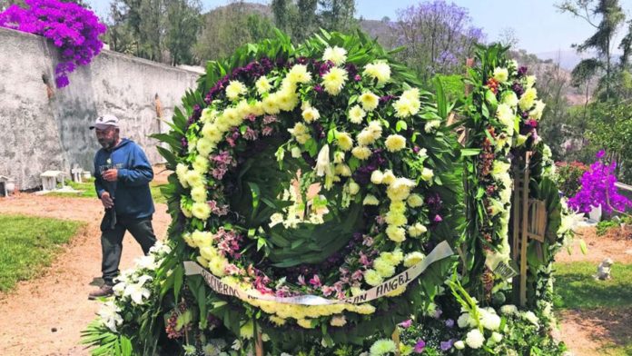 Despiden a José Édgar y Viridiana, víctimas de percance en globo