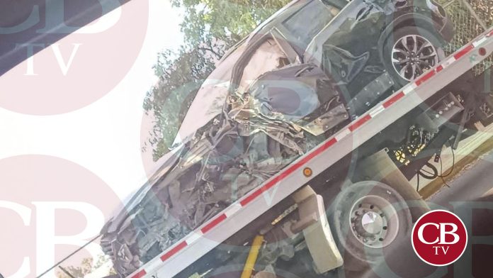 Vehículo queda destruido a la altura de Manantiales