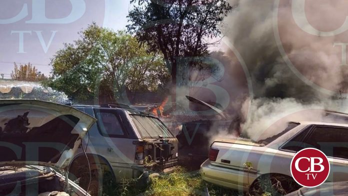 Se prende corralón de autos en Zinapécuaro
