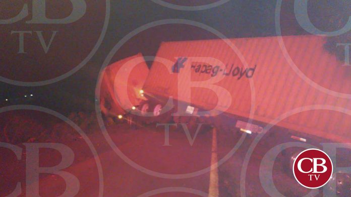 Se accidenta trailero en la Morelia-Pátzcuaro