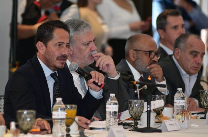 Ofrece Michoacán a sector automotriz disponibilidad de agua para uso industrial