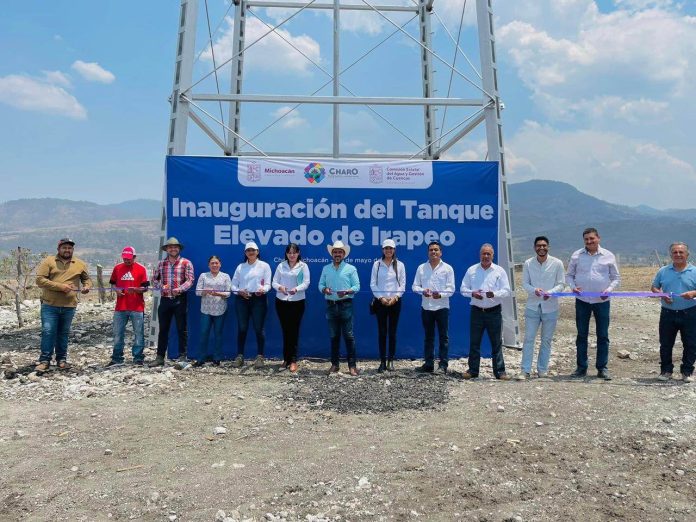 Inaugura Chava Cortés tanque elevado de agua en Irapeo