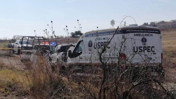 Encuentran cadáver de un policía municipal en la cajuela de un auto