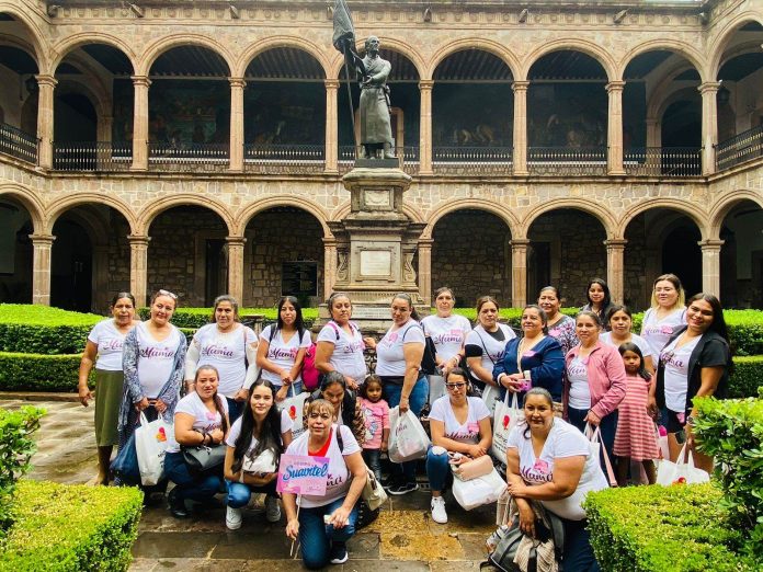Festejan a 94 mamás y cumplen sueño de conocer Morelia