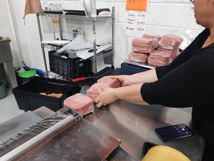 Asegura SSM 20 kilos de carne en mal estado en distribuidora de Zitácuaro