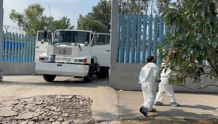 Hallan cuerpo de mujer dentro de tanque en pipa de agua en CDMX