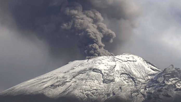 Alpinista ignora advertencias y queda atrapado el volcán Popocatépetl