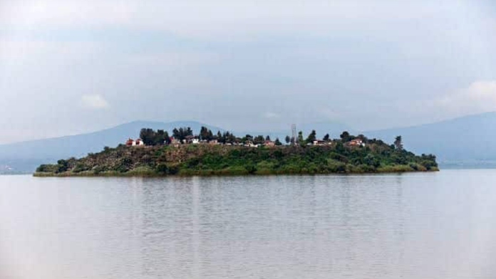 Incendios forestales ponen en riesgo al lago de Pátzcuaro