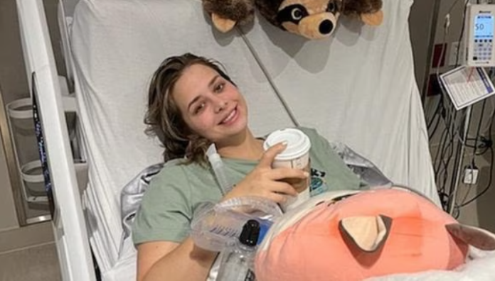 Joven va al médico por eructar hasta 10 veces al día y le diagnostican cáncer