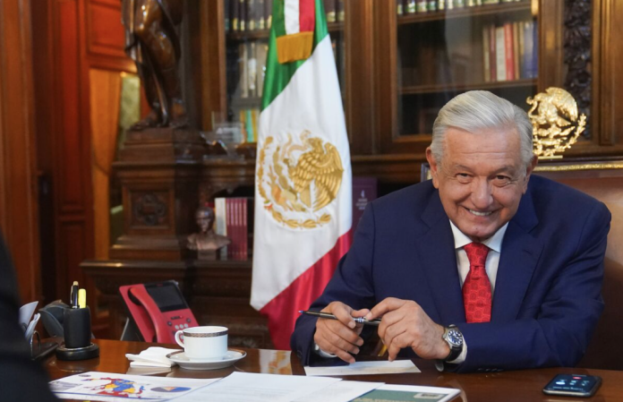 Denuncian a López Obrador por promover el voto de manera ilegal rumbo al 2024