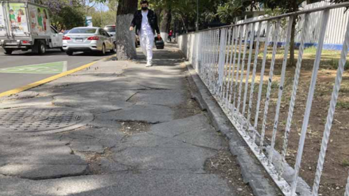 Cruces de las Avenidas Ventura Puente y Acueducto peligro para los peatones